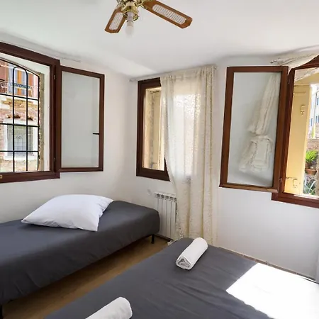 Zen Santa Lucia Aparthotel 3*